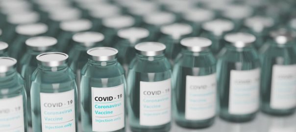 Un an de Covid, il est temps lever de les brevets sur les vaccins !